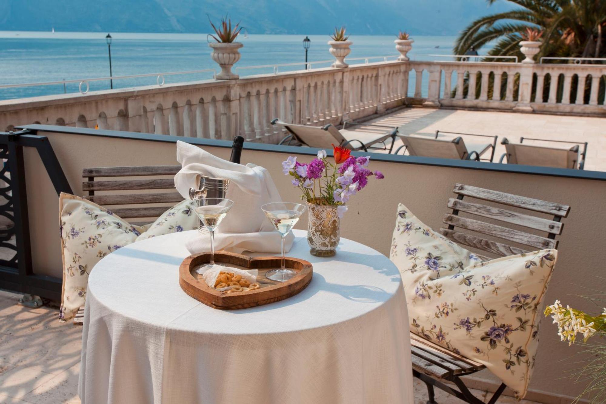 Bellavista Lakefront Hotel & Apartments Riva del Garda Exterior photo