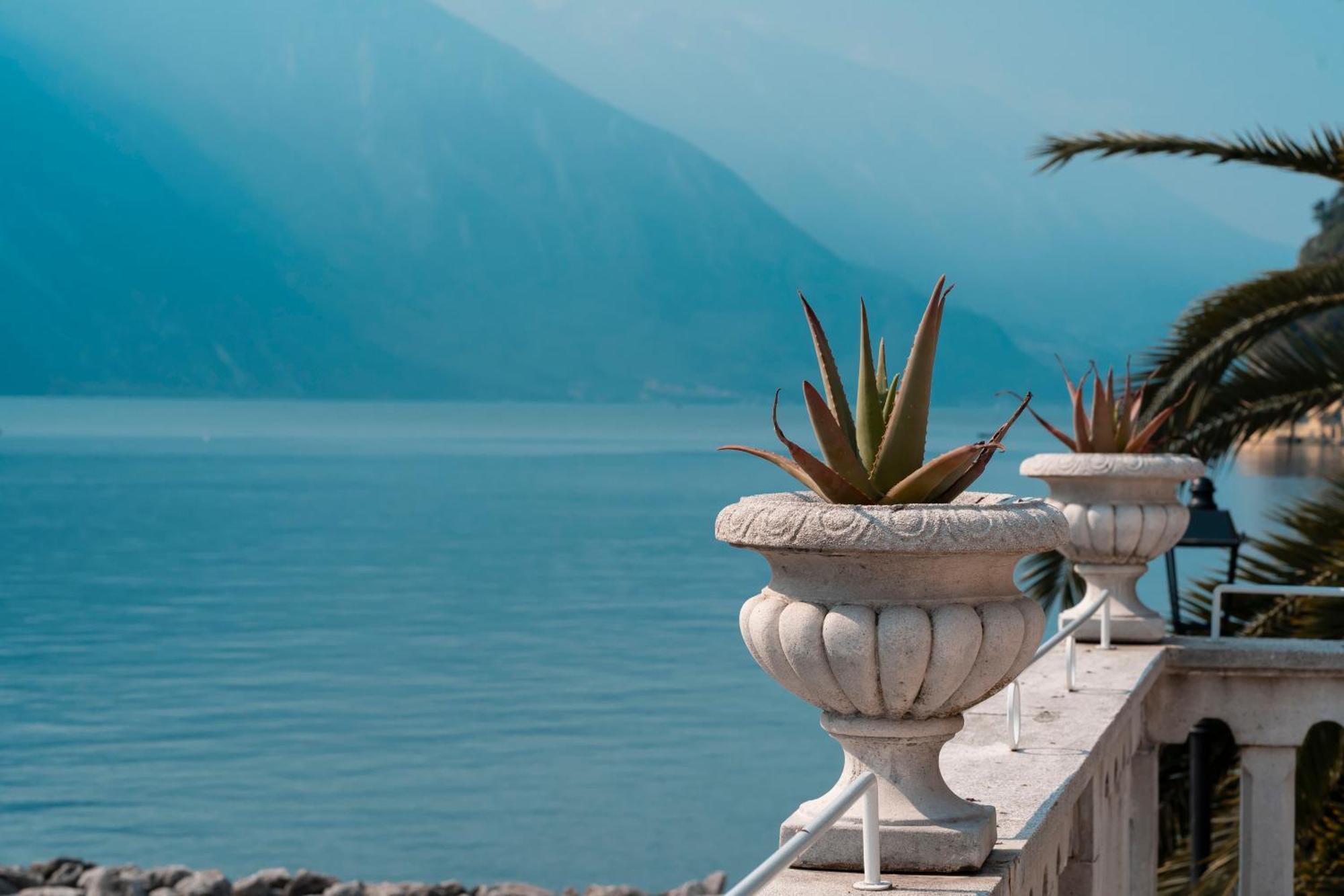 Bellavista Lakefront Hotel & Apartments Riva del Garda Exterior photo
