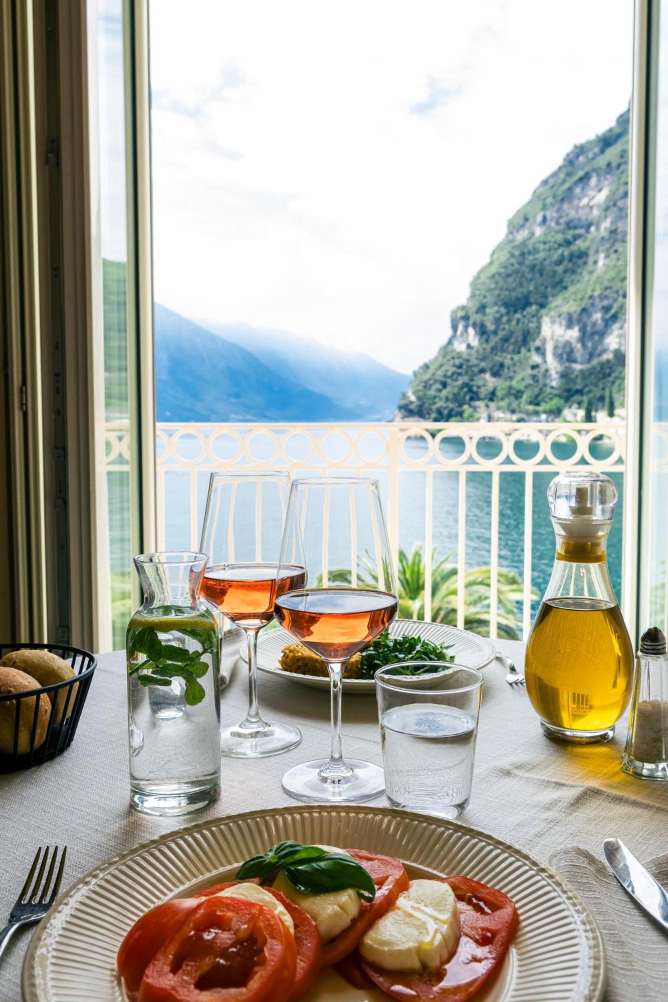 Bellavista Lakefront Hotel & Apartments Riva del Garda Exterior photo