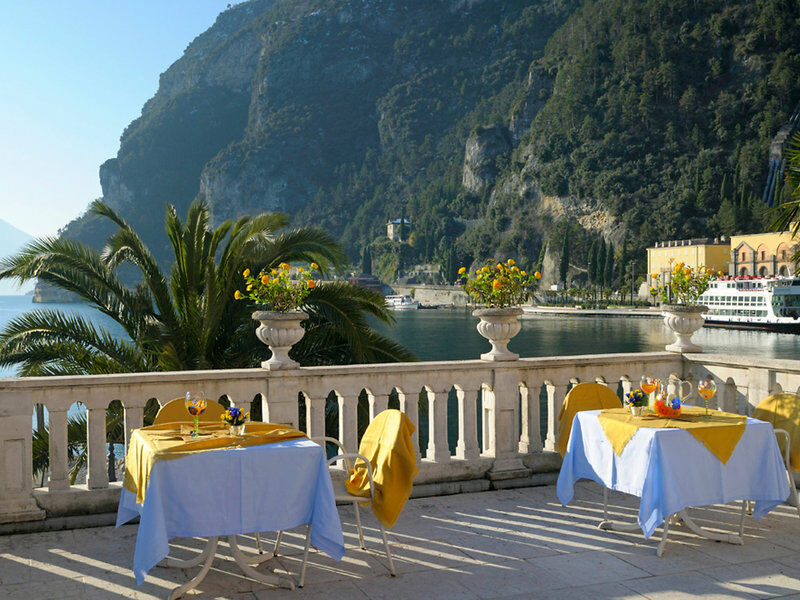 Bellavista Lakefront Hotel & Apartments Riva del Garda Exterior photo