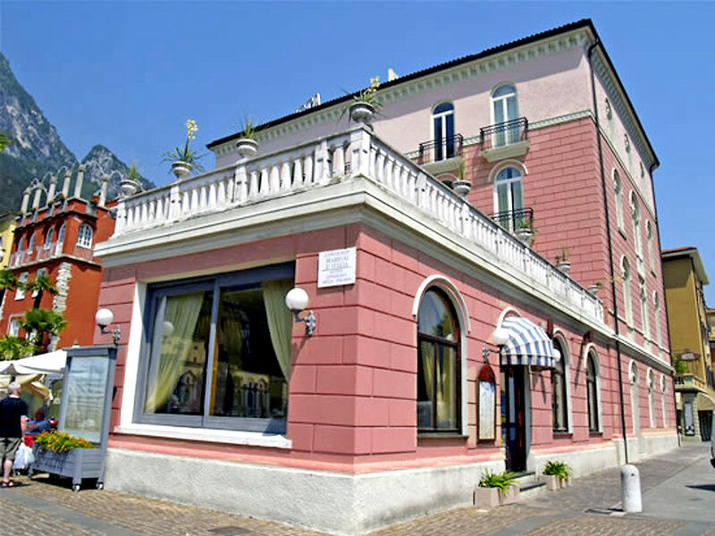 Bellavista Lakefront Hotel & Apartments Riva del Garda Exterior photo